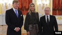 Король Виллем-Александр, королева Максима и Владимир Путин в Кремле