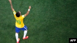 Неймар святкує взяття воріт у матчі Бразилія – Хорватія