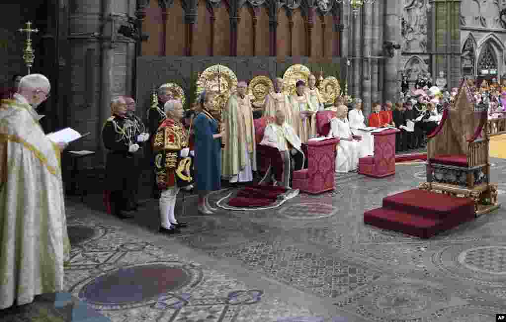 Regele Charles al III-lea și regina consoartă Camilla în timpul ceremoniei de încoronare de la Westminster Abbey, Londra, sâmbătă, 6 mai 2023. (Jonathan Brady/Pool Photo via AP)