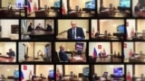 Detalii precum poziția mânerului ușii sau furnirul tăvii pentru documente indică faptul că Putin folosește trei birouri aproape identice în trei locuri diferite din Rusia.