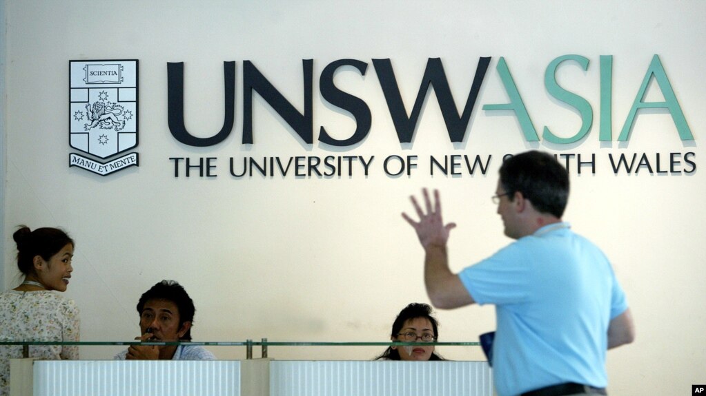 دانشگاه نیوساوت ویلز از جمله مراکز دانشگاهی استرالیا است که تعلیق سفر کادر علمی و دانشجویان خود به ایران را تایید کرده است.