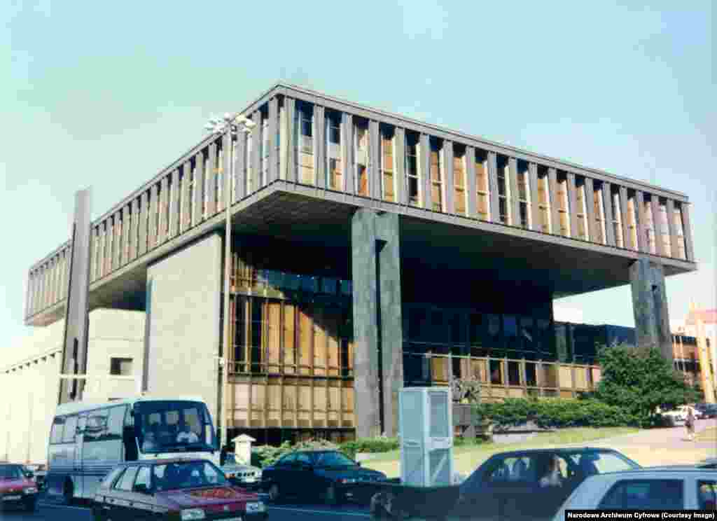 The building in central Prague that served as the headquarters for RFE/RL.In 1995, RFE/RL relocated to Prague where Czech President Vaclav Havel offered the broadcaster the former Czechoslovak communist parliament building in the city center for a nominal rent. In 2009 the operation moved to a purpose-built facility outside the center.