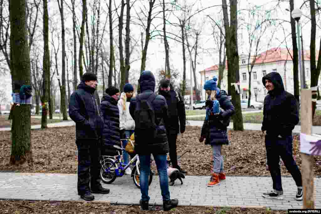 У сьнежні 2019 году Менгарвыканкам аб&#39;явіў аб правядзеньні грамадзкіх абмеркаваньняў новага праекту дэталёвага плянаваньня. Частку сквэру абазначылі як вобласьць, прызначаную для забудовы. За некалькі дзён да пачатку абмеркаваньня іх скасавалі, каб дапрацаваць праект.