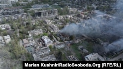 Доба на лінії вогню: Добропілля руйнується на очах, але продовжує квітнути – фоторепортаж