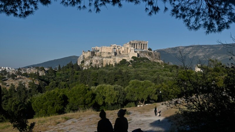 Забранет влез во Грција до 15 јуни
