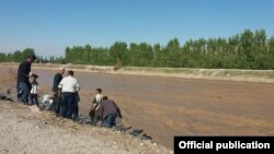 Жалал-Абад облусундагы дарыя жээгин бекемдөө иштери.