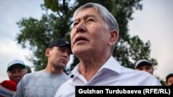 Алмазбек Атамбаев и Канат Сагымбаев.
