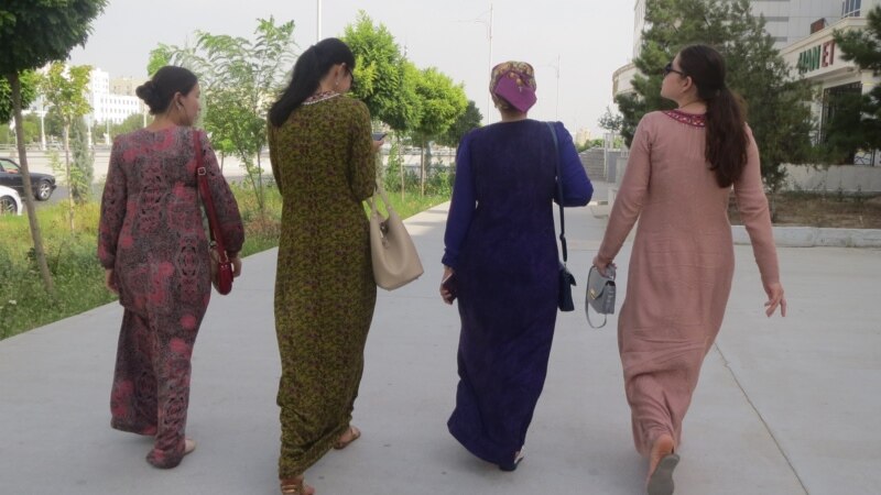 Tekstil işgärleri ýanwaryň aýlygynyň heniz-de berilmeýändigini aýdýar, kärhana resmisi muny ret edýär