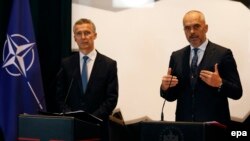 Албанскиот премиер Еди Рама и генералниот секретар на НАТО Јенс Столтенберг (фотографија од датотека)