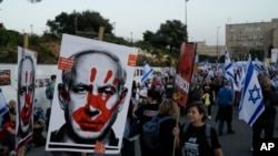 Protest protiv vlade izraelskog premijera Benjamina Netanyahua, gdje demonstranti pozivaju na oslobađanje talaca koje u Pojasu Gaze drži militantna grupa Hamas ispred Knesseta, izraelskog parlamenta, u Jerusalemu, u nedjelju, 31. marta 2024.