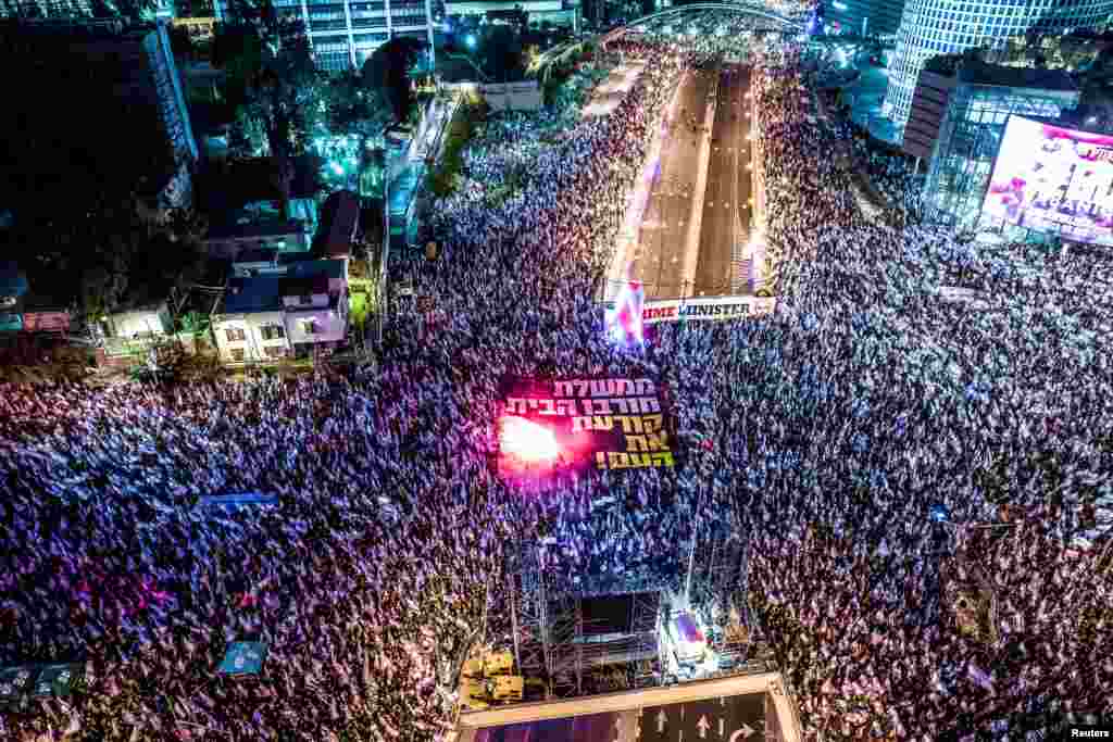 Pamja nga ajri tregon izraelitët duke protestuar.