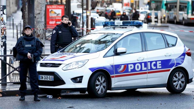 В пригороде Парижа - беспорядки из-за полицейского произвола