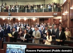 Deputetë të Kuvendit duke bërë betimin, më 6 gusht 2026.