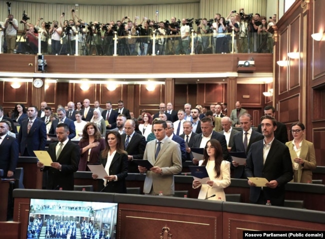 Deputetë të Kuvendit duke bërë betimin, më 6 gusht 2026.