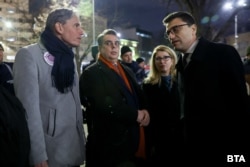 Председателят на ПП-ДБ Асен Василев (втори отляво) и народният представител Васил Пандов (вляво) на протеста срещу Бюджет 2026 в София, 26 ноември 2025 г.