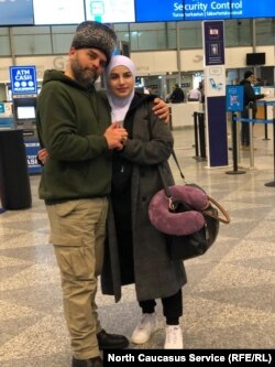Черкесы, живущие в Финляндии, Сэлам-Арслан Миш и его дочь Нэфын решили поддержать пострадавших в теракте в Новой Зеландии