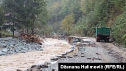 Kako je navedeno u današnjem izvještaju Federalne uprave civilne zaštite, rijeka Fojnica se vraća u svoje korito, dok je rijeka Željeznica "malo kritična"