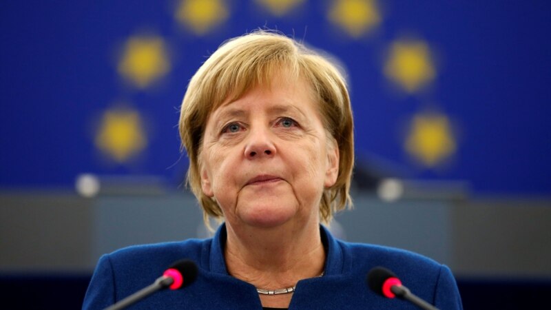 Меркел повика на дијалог меѓу Украина и Русија 