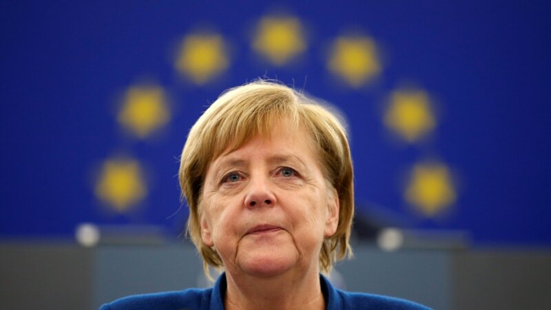 Merkel Ýewropa armiýasyny döretmäge çagyrdy