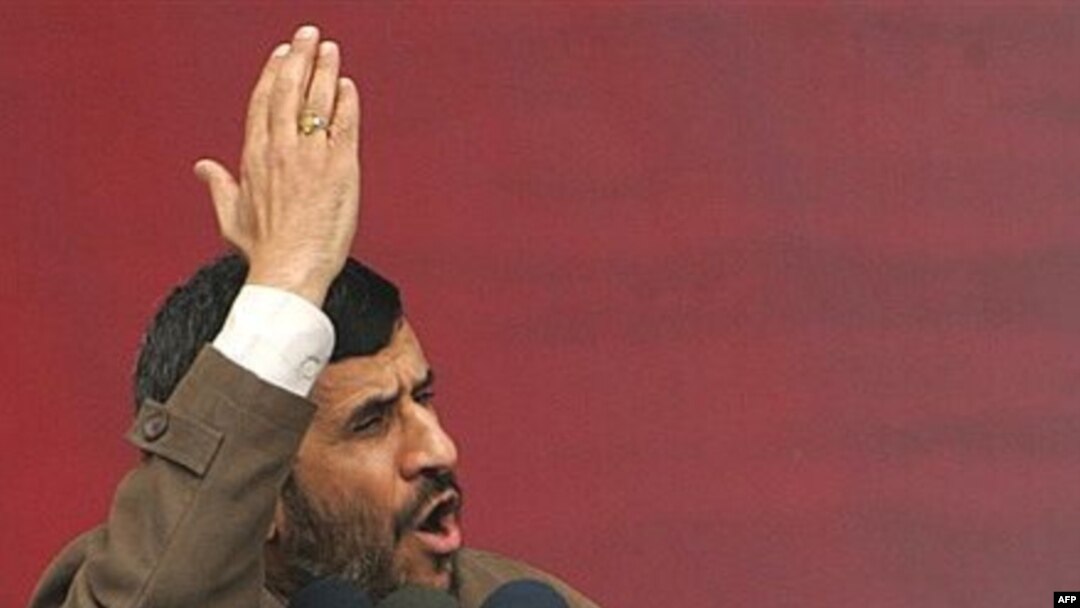 محمود احمدی نژاد می گوید که دانشمندان ايران پيشرفت خوبی در زمينه هوا فضا داشته اند و قرار است دو کاوشگر ديگر به فضا پرتاب شود.