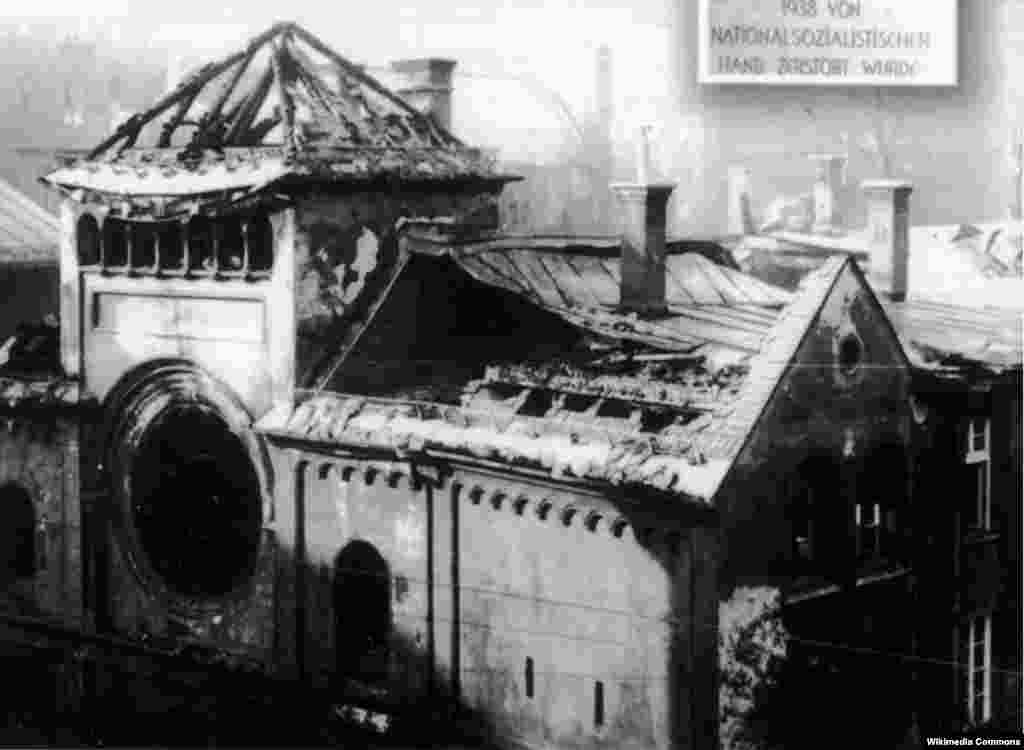 The ruins of the Ohel Yaakov synagogue&nbsp;in Munich, November 1938.