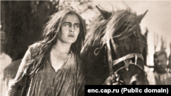 Тани Юн в художественном фильме "Апайка". 1930.