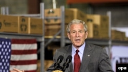 جرج بوش روز جمعه بارديگر کوشيد اعتماد عمومی را به اقدامات دولت برای نجات نظام مالی جلب کند.
عکس از: EPA