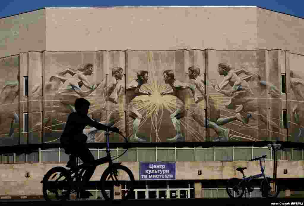 Impact Of Discovery, by Canadian artist Li-Hill, on one of the buildings of the Kyiv Polytechnic Institute.