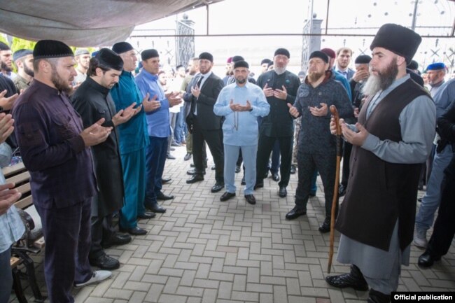 Кадыров посетил поминки по Юсупу Темерханову. Село Гелдаган, 4 августа