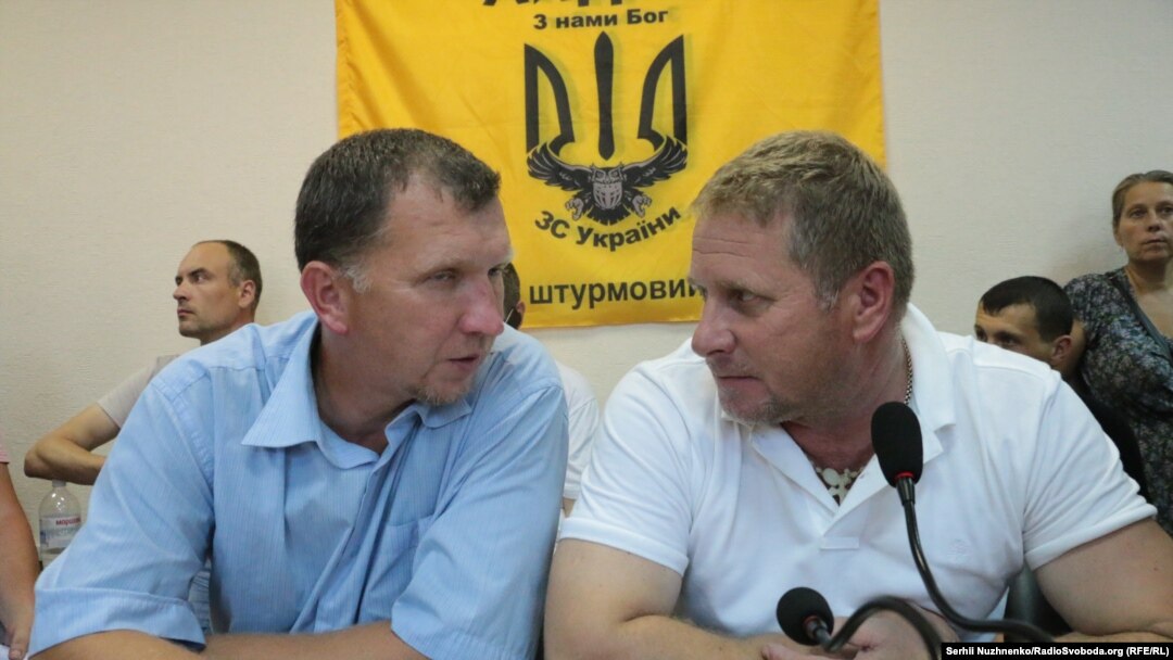 Валентин Лихоліт (праворуч) і його адвокат Андрій Мамалига, Печерський районний суд, Київ, 2 липня 2016 року