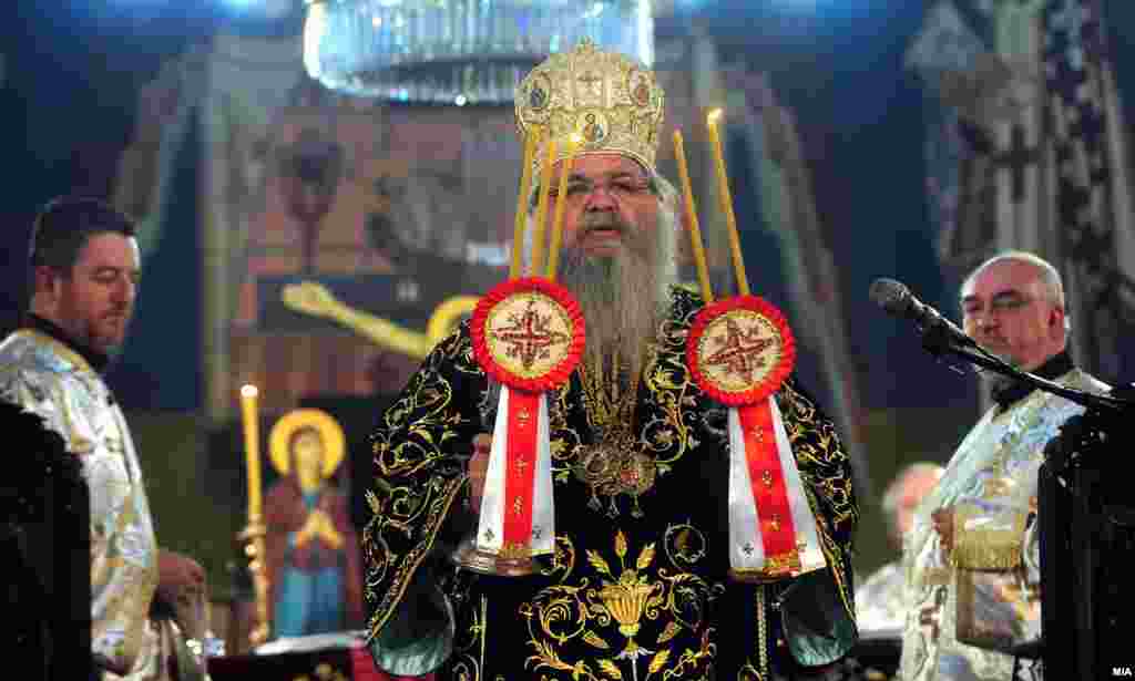 Архиепископот на МПЦ г.г Стефан на божиќна литургија во Соборниот храм Свети Климент Охридски во Скопје.