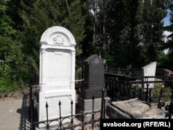 Адрэстаўраваныя помнікі на габрэйскіх могілках