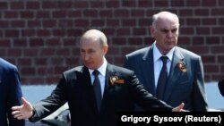 Владимир Путин и Аслан Бжания