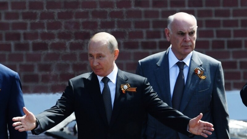Владимир Путин завтра встретится с Асланом Бжания 