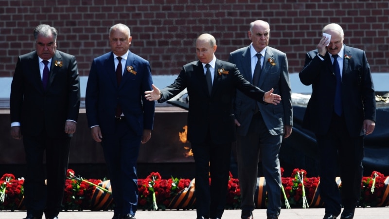 Песков иттиҳоми Лукашенко дар бораи дахолат ба интихоботи Беларусро рад кард 