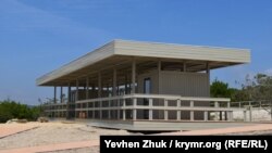Один из возведенных павильонов – стрелковый тир