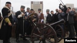 Рамзан Кадыров (второй слева) на параде победы в Грозном, май 2018 г.