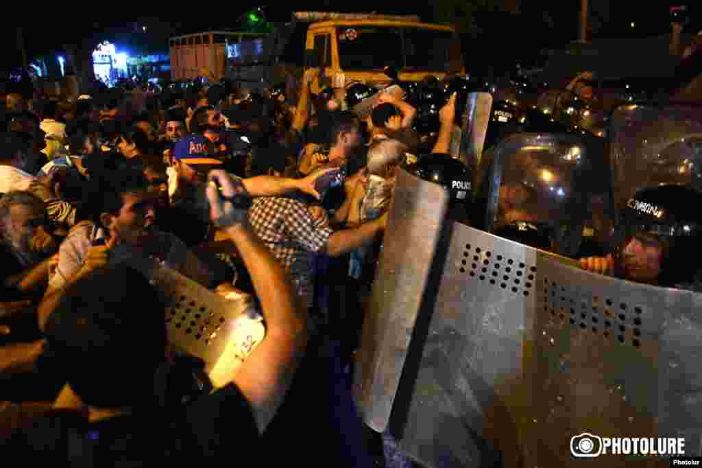 Armenia - Opposition protesters attack riot police in Yerevan, 20Jul2016.