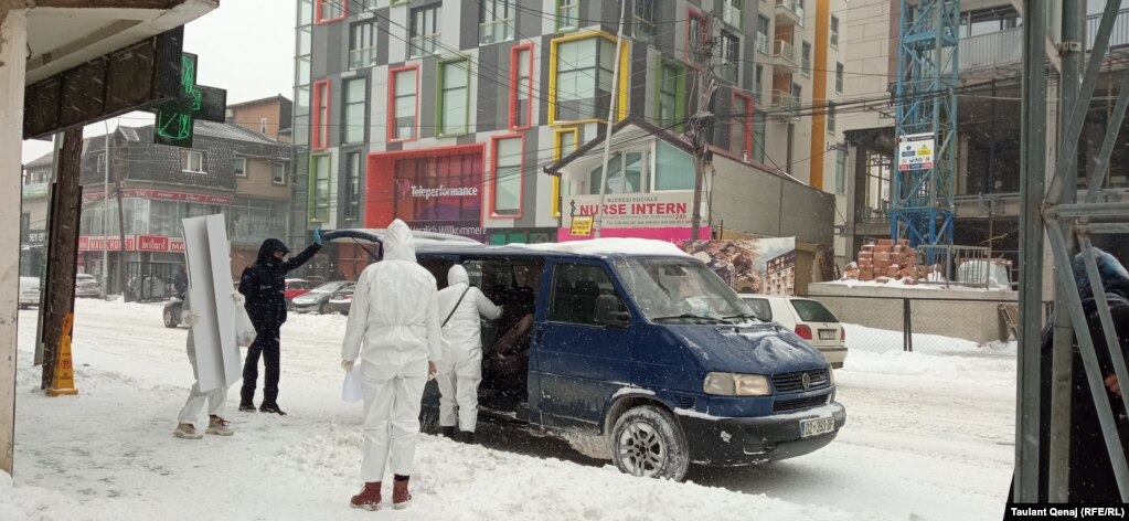 Shërbimi i votimit u ofrohet edhe të infektuarve me COVID-19 nga ekipet mobile të KQZ-së.