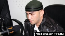 Сайдалӣ Казаков ҳангоми мусоҳиба дар Радиои Озодӣ, Душанбе, 11 октябр.
