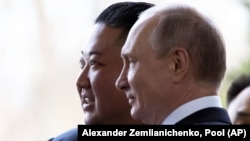 Руководители Северной Кореи и России, Ким Чен Ир и Владимир Путин (справа) во время встречи во Владивостоке. РФ, 25 апреля 2019 года