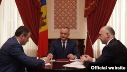 Igor Dodon, Pavel Filip și Andrian Candu la întîlnirea de astăzi (Foto: Press/Președinția R. Moldova)