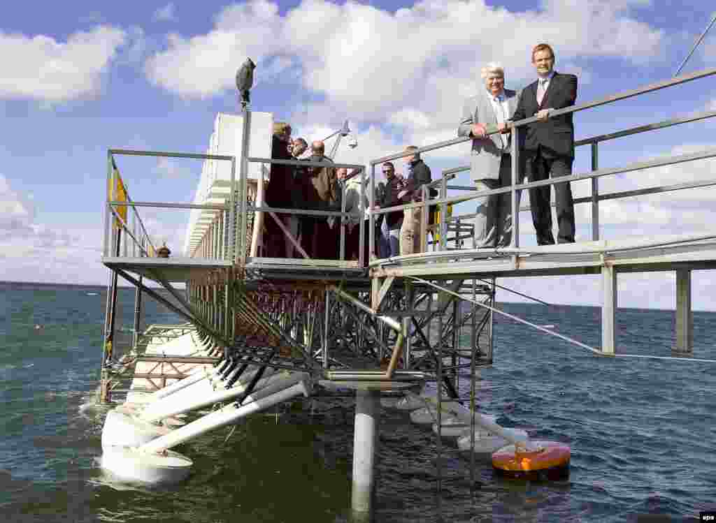 Danish Economy Minister Bendt Bendtsen (right) unveils a model of a cutting-edge wave-energy generator in August (epa) - The Stern report urges greater investment in low-carbon technologies. The global power sector will have to be at least 60 percent decarbonized by 2050 to stabilize greenhouse gases in the atmosphere.