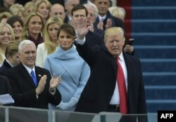 Vicepreședintele ales Mike Pence la sosirea lui Donald Trump pentru ceremonia jurământului