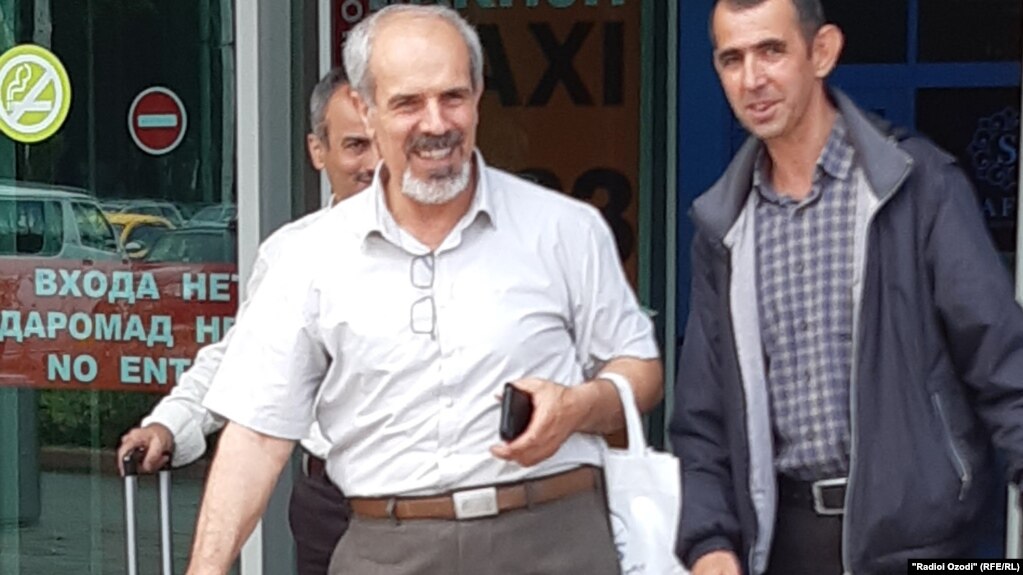 Ҳавопаймои эронӣ бо 90 мусофир ба Тоҷикистон омад