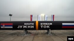Simbolična cev koja je prikazana na počektu rada na gasovodu Južni tok u novembru 2013. godine, u selu Šajkaš kod Titela, od kojeg je ruska kompanija Gasprom morala da odustane jer projekat nije bio u skladu sa evropskom regulativom.