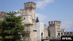Замок Скаліджеро у Сірміоне