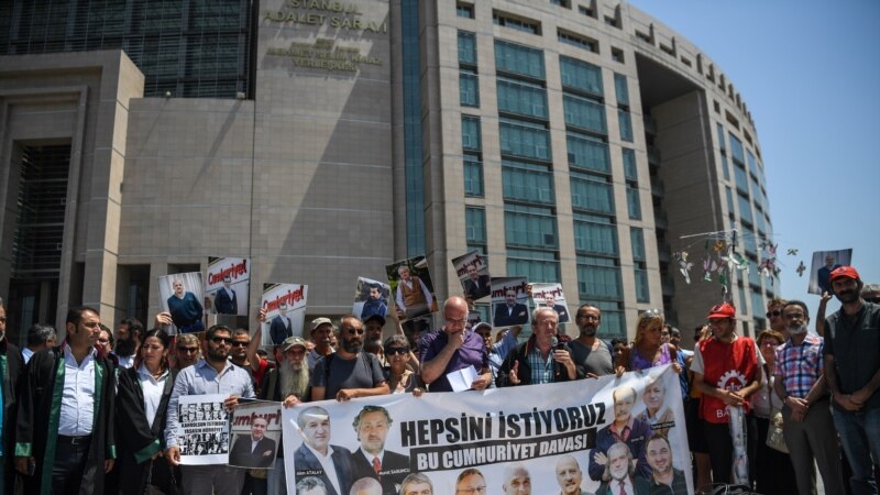 თურქეთში 6 ჟურნალისტს მიესაჯა პატიმრობა გადატრიალებასთან კავშირის გამო 