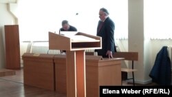 Теміртаудағы № 1 ПТКЛ лицейінің директоры Игорь Пашин сотта сөйлеп тұр. Теміртау, 20 ақпан 2018 жыл. 