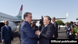 Эмомали Рахмон прибыл с госвизитом в Ташкент 